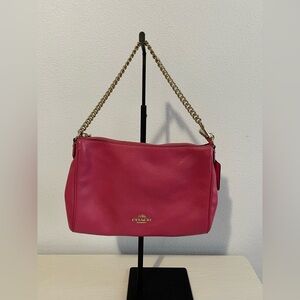 💃 COACH Carrie Crossbody Pink Pebble Leather with gold chain hardware
